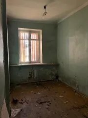 Нежилое помещение 24.8 кв.м, Псковская область, КН 60:13:0131247:82, площадь 24,8 кв.м. Расположено на первом этаже двухэтажного здания по адресу: Псковская область, м.о. Островский, г. Остров, ул. 25 Октября, д.35, пом.1001. Помещение расположено в многоквартирном доме, признанном аварийным и…