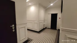 Квартира 476,5 кв. м, адрес: Москва, Подсосенский пер., д. 3, кв. 61, этаж № -2, этаж № -1, цокольный этаж № 0, этаж № 1, частично требует ремонта, без отделки, часть площади относится к подземным этажам, в помещениях, являющихся частью квартиры размещены общедомовые коммуникации, в доме расположен…