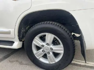 Автомобиль Toyota Land Cruiser 200, VIN JTMCV05J104125596, 2013 г. в., цвет белый. Ознакомиться с предметом возможно в дни приема заявок с 11:00 по 16:00, предварительно записавшись по телефону 89062274666 или email: bankrotim@yandex.ru