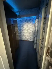 1/4 доли 47,5 кв.м в Ульяновской области, кадастровый номер 73:02:030208:277, общей площадью 47,5 кв.м., по адресу: Российская Федерация, Ульяновская область, м.р-н Барышский, г.п. Старотимошкинское, рп. Старотимошкино, ул. Микрорайон, д. 15, кв. 11. Ограничения и обременения отсутствуют.