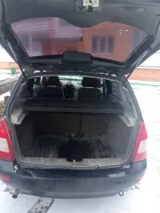 Lada Kalina, 2012, 81,6 лс, 363822 км. Техническое состояние транспортного средства: удовлетворительное, требуется ремонт. Не работает стеклоподъемник на правой передней двери. Имеется коррозия с левой стороны лобового стекла, на задних дверках авто.