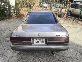 Автомобиль Toyota Crown, 1990 год, кузов LS131008926, серый.
