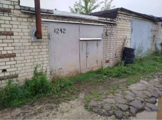 Гараж 25,9 кв.м. и нежилое помещение 25,9 кв.м., Нижегородская область. Объекты: гараж и нежилое помещение, площадь 25,9 кв.м., назначение: Нежилое. Адрес: Нижегородская обл, г Арзамас, ГСК 16, дом 1242, кадастровый номер: 52:40:0403001:515. Находится в совместной собственности.