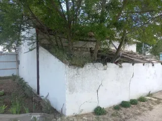 Нежилое здание 59.3 м², Республика Крым, Ленинский район, село Приозерное, улица Школьная, здание 125Б. Кадастровый номер 90:07:230101:84. Общая площадь 59.3 м², один этаж, подземных этажей нет. Материал наружных стен — из прочих материалов. Назначение — нежилое. Год ввода в эксплуатацию не указан…