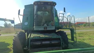 John Deere 9600 комбайн 1995 г.в. заводской номер машины (рамы) 660753; цвет зеленый. Нач. цена продажи – 1 970 600,00 руб. Шаг аукциона – 9853,00 руб Размер задатка – 985 300,00 руб Существующие ограничения (обременения) – арест