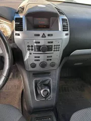 Opel Zafira, 2012, универсал, госномер К351ХМ86, белый, VIN: XWF0AHM75C0005689, ПТС 39 НН 623154, СТС 86 57 №703196. Не работает кондиционер, скол на заднем бампере и багажнике, сломан крепеж на правой передней фаре, требуется замена зеркала.