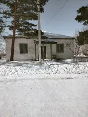 Нежилое здание 67.4 кв.м и земельный участок 447 кв.м в селе Албазинка, улица Центральная, 4. Одноэтажное здание 1900 года постройки, общей площадью 67,4 кв.м., в удовлетворительном состоянии. Инженерные коммуникации: теплоснабжение автономное, электроснабжение. Кадастровый номер здания…