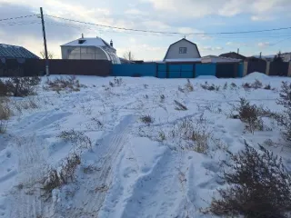 Земельный участок площадью 500 кв. м, категория земли — земли населенных пунктов, вид разрешенного использования — для индивидуального строительства, кадастровый номер 03:24:011809:347. Местоположение: Республика Бурятия, г. Улан-Удэ, ул. Флотская. Согласно сведениям из ЕГРН от 22 июля 2025 г…
