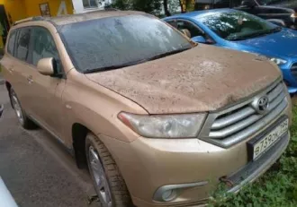 Автомобиль марки TOYOTA HIGHLANDER, 2013 года выпуска, бежевый. Двигатель: 2GR J736294, кузов: JTEES42A002217478, VIN: JTEES42A002217478. ПТС: 78 УТ400802. Находится в Москве на пр. Андропова, д. 33, корп. 2. Обременение: залог в пользу АО «Эксперт Банк», запрет на регистрационные действия…