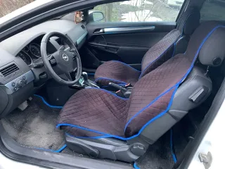 Opel Astra 2008 года выпуска. VIN: XUF0AHL089B011958.