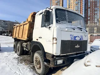 Грузовой самосвал МАЗ 551605 230 024, идентификационный номер  VIN  Y3M55160550005639 Грузовой самосвал МАЗ 551605 230 024, идентификационный номер  VIN  Y3M55160550005639, Цвет белый, год выпуска 2005. Тех. описание: государственные рег. знаки отсутствуют. Шины спущены  состояние невозможно…