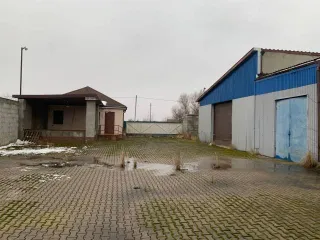 Здание 7858,3 кв.м и земельный участок 13650 кв.м в Калининградской области, Гурьевский район, поселок Поддубное, улица Лесная, дом 1. Земельный участок кадастровый номер 39:03:090910:24, площадь 13650 кв.м, категория земель: земли населенных пунктов, вид разрешенного использования: для…