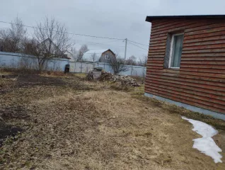 Земельный участок площадью 1169 +/- 12 кв.м., размер доли: 1/2 кадастровый номер: 62:27:0011107:10 и расположенный на нем 
Жилой дом площадью 73.3 кв.м. размер доли: 1/2 кадастровый номер: 62:27:0011107:64 Находится в долевой собственности
По адресу: обл. Рязанская, г. Сасово, Малышева, д. 24