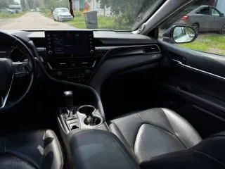 Toyota Camry 2021 года, 249 л.с., 253400 км, АКПП; Automobile Toyota Camry, gos.reg.znak H101XX98, VIN XW7BZ3HK60S116340, 2021 g.v., moshchnost dvig., l.s. (kW): 248.8 (183), tsvet: bely perlamutr s chernoy kryshey.