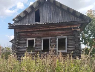 Бревенчатый дом, складское помещение, назначение: нежилое, этажей 1, в том числе подземных 0, общей площадью 56,9 кв.м, кадастровый номер: 59:37:0240101:562, адрес: Российская Федерация, Пермский край, городской округ город Березники, село Щекино, улица Пролетарская, дом 20,  с земельным участком…