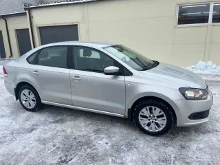Volkswagen Polo 2011, 105 лс, 165000 км, АКПП, XW8ZZZ61ZBG014491. Пробег 165 тыс. Со слов собственника: сколы по кузову. Подвеска требует замены. Временами (не постоянно) ДВС работает нестабильно (троит). Самопроизвольно выключается и включается дисплей. Проблемы с проводкой. Подогрев водительского…
