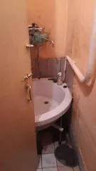 23/500 доля в квартире, общая площадь 84.4 кв.м., назначение: жилое помещение, этаж: 3, Кировская область, г. Киров, ул. Кошевого (Лянгасово мкр.), д. 28, кв. 22, кадастровый номер: 43:40:002021:105. Помещение является коммунальной квартирой, состоящей из комнаты, а также общей ванной, уборной…