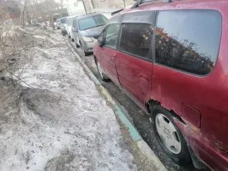 Honda Odyssey 1997 легковой автомобиль, марка: ХОНДА, модель: ОДЕССЕЙ, год изготовления: 1997, г/н: С408ЕВ70, кузов №: RA21002788. Кузов требует вложений, на фото видно. По технике: 15000 назад замена грм, капиталка гбц, замена задних суппортов и по мелочам. Хорошая зимняя резина на оригинальном…