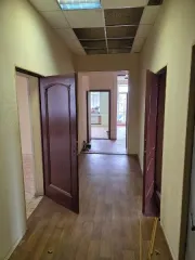 Нежилое помещение 415.2 кв.м, Ярославская область Нежилое помещение, расположенное по адресу: Ярославская область, г. Углич, ул. Ленина, д. 1, пом. IV Нежилое помещение расположено в здании, являющимся выявленным объектом культурного наследия «Особняк городской» конец XVIII в. – начало XIX в…