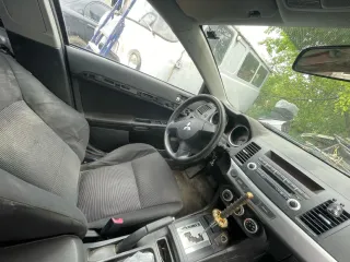 Mitsubishi Lancer 2008 года выпуска, VIN JMBSTCY4A8U012273. Автомобиль на ходу. Прогнил бензобак. Кондиционер не работает. Зеркало с водительской стороны отсутствует. Задний стеклоподъемник не работает, вышел из строя моторчик. Фактическое состояние транспортного средства определяется при осмотре…