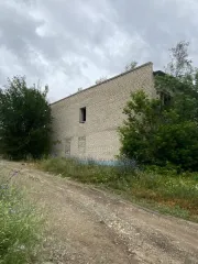 Земельный участок общей площадью 1394 кв. м, кадастровый номер 34:12:010501:601, реестровый номер федерального имущества П11360010520, с расположенным на нем нежилым зданием общей площадью 648 кв.м., кадастровый номер 34:12:010501:2634, реестровый номер федерального имущества П12360003682 по…