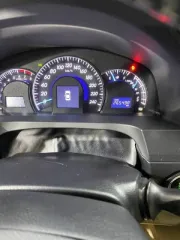 Toyota Camry, 2013 года, 181 лс, 265400 км, АКПП. Автомобиль марки TOYOTA, модель CAMRY, год выпуска 2013, идентификационный номер (VIN): XW7BF4FK10S031357. Состояние автомобиля: Есть трещина в передней правой фары, бампер задний сломан, небольшая вмятина на багажнике, акпп требует ремонта.