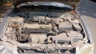 Хендэ Акцент 2003 года, серебристый. VIN: X7MCF41GP4M007673, ПТС: 63РН 449751, госномер Р565КА64. Двигатель бензиновый G4EC3626195, объем 1.5 л (1495 куб. см), мощность 102 л.с. Максимальная масса 1555 кг, масса без нагрузки 1176 кг. Экологический класс не установлен. Произведен ООО ТАГАЗ (Россия).