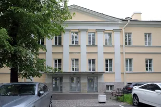Нежилое здание 2410,8 кв.м с участком 1230 кв.м, Санкт-Петербург, ул. Радищева, д. 39, лит. А, 3-этажное, кадастровые номера 78:31:0001210:3029, 78:31:0001210:8, земли населенных пунктов - для размещения административно-управленческих и общественных объектов, ограничения и обременения: ипотека до…