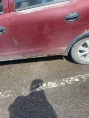 Opel Corsa 2003 года, цвет темно-красный. VIN: W0L0XCF6834415266. Мощность двигателя 75 л.с. (55 кВт), объем 1199 куб.см. Максимальная масса 1430 кг, масса без нагрузки 1035 кг.