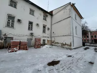 Имущество, находящееся в собственности Ярославской области, расположенное по адресу: Ярославская область, г. Ярославль, пл. Челюскинцев, д. 10/3, с земельным участком Здание, кадастровый номер 76:23:030716:40, назначение: нежилое, количество этажей 3, в том числе подземных 0, площадь 809,6 кв. м…