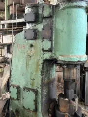 Молот ковочный пневматический М4132А 1986 года выпуска. Внешне не разукомплектован, возможно отсутствие деталей.