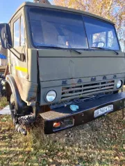 КАМАЗ 541120 1997 года выпуска. VIN: XТС54112012094540. Мощность двигателя: 210 л.с. (154,4 кВт). Переоборудован из седельного тягача, установлен самосвальный кузов с двухсторонним опрокидыванием.