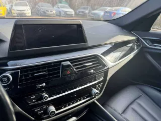 Легковой автомобиль BMW 520i VIN X4XJA19480WC06408 2018 года выпуска, черный. На ходу, документы и ключи в наличии.