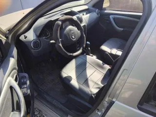 Renault Duster, 2013 года, 90 лс, 259000 км, полный привод, VIN X7LHSRDVN48895076. Автомобиль на ходу, коробка механика. Расход масла и соляры большой. Необходимо выполнить ремонтные работы ходовой передней части. Салон грязный, под накидками все в пятнах. Горит лампочка свечей накаливания. Бампер…