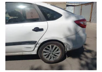 LADA Granta 2022 года выпуска, VIN: XTA219140P04650985. Цвет кузова белый, объем двигателя 1596 см³, тип кузова: легковой комби (хэтчбек). Автомобиль на ходу, однако требует комплексного ремонта: неисправен кондиционер; из‑за износа задних тормозных барабанов и колодок не функционирует стояночный…