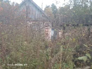 Жилой дом площадью 12,8 кв.м и земельный участок площадью 512 кв.м. Кадастровый номер дома: 66:27:1105001:330. Кадастровый номер участка: 66:27:1105001:23. Категория земель: земли населенных пунктов. Вид разрешенного использования: для садоводства.