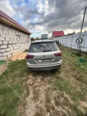 Volkswagen Tiguan 2020 года выпуска, 149.6 л.с., пробег 100000 км, автоматическая коробка передач. VIN: XW8ZZZ5NZLG044936. Автомобиль находится в залоге. Пробег уточнять при осмотре.