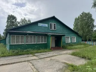 Здание детского сада Светлячок, 435,5 кв.м, земельный участок 6815 кв.м, Архангельская область. Здание детского сада Светлячок, с кадастровым номером 29:01:000000:836, площадью 435,5 кв.м., расположенное по адресу: Российская Федерация, Архангельская область, м.о. Вельский, д. Лукинская, д. 5Б…