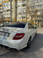 Mercedes-Benz C-Class 2012 года, 155.9 л.с., пробег 304092 км, АКПП, цвет белый. VIN: WDD2040311A769650, ПТС: 39РМ 027612, госномер: Х515МР761. Мощность 114.7 кВт/155.9 л.с., разрешенная максимальная масса 1985 кг, масса без нагрузки 1470 кг.