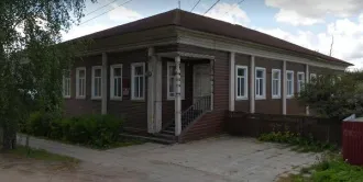 Земельный участок 2003 кв.м, здание администрации 278,9 кв.м, гараж 82 кв.м, Архангельская область, Вельск Земельный участок с кадастровым номером 29:01:190113:44, площадью 2003 кв.м., по адресу: Российская Федерация, Архангельская область, м. о. Вельский, г. Вельск, ул. Советская, з/у 33 и…