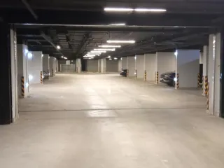 Нежилое помещение 14,8 кв. м, г. Москва, ул. Фестивальная, д. 15, корп. 6, м/м 240, площадью 14,8 кв. м. (Подземный этаж № -2, м/м 240), кадастровый номер: 77:09:0001009:21550 Общая площадь: 14.8 Кадастровый номер: 77:09:0001009:21550
