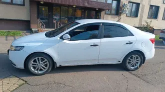 KIA CERATO 2010, 2010 г.в. VIN:KNAFU411BB5899614. В залоге у АО «ТБанк». Марка(модель):КИА ЦЕРАТО Год выпуска: 2010 VIN:KNAFU411BB5899614 Цвет: темно-вишневый Тип ТС: легковой седан Категория ТС: В/М1 Экологический класс: четвертый Технически допустимая макс. масса, кг 1720 Масса в снаряженном…