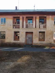 Здание 540.2 м², Челябинская область, г. Южноуральск, ул. Московская, д. 12. Год ввода в эксплуатацию: 1958. Количество этажей: 2. Назначение здания: Многоквартирный дом. Материалы наружных стен здания: Из прочих материалов. Кадастровый номер: 74:37:0209016:23.