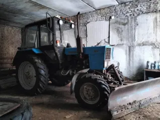 Трактор Беларус 82.1 2012 года выпуска. Номер двигателя: 742957. Номер коробки передач: 452520. Номер основного моста: 751984/452548-04. Цвет: синий. Колесный. Государственный регистрационный знак: 40 СА 571578.