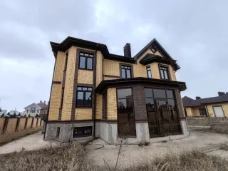 Индивидуальный жилой дом, назначение: жилое. Площадь: 468,5 кв.м. Количество этажей, в том числе подземных этажей: 3, в том числе подземных 1.  Кадастровый номер: 48:20:0014701:8438, Адрес (местоположение): Российская Федерация, Липецкая обл., г. Липецк, пер. Живописный, д. 3. Арбитражным судом…