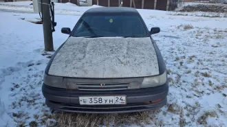 Toyota Vista 1990, легковой автомобиль, марка Toyota Vista, VIN отсутствует, 1990 года выпуска, номер кузова SV32-0012B40, гос.номер Е358УН24, цвет фиолетовый.
