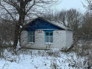 Нежилое здание 41,4 кв.м и земельный участок 200 кв.м, Курская область, расположенные по адресу: Курская область, Советский район, Александровский сельсовет, с. Грязное, д. 250А. Здание, назначение: нежилое, наименование: нежилое здание, площадь – 41,4 кв.м, количество этажей: 1, в том числе…