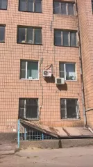 Административное здание, расположенное по адресу:  г. Сальск, ул. Ленина, 39 Административное здание, расположенное на земельном участке  по адресу: Ростовская область, г. Сальск, ул. Ленина, 39, в том числе: - Нежилое помещение, общей площадью 877,1 кв.м, кадастровый номер 61:57:0010526:18…