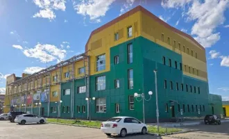Торгово-административное здание общей площадью 11520.1 кв.м и земельные участки общей площадью 11312 кв.м в Хабаровском крае, г. Советская Гавань, ул. Пушкина, д.1, д. 1А. В состав комплекса входит: четырехэтажное торгово-административное здание по ул. Пионерской общей площадью 11520.1 кв.м…