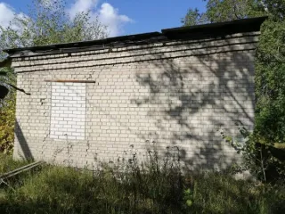 Земельный участок 2650 кв.м со зданиями гаража, склада, морга, Котлас, Архангельская область. Земельный участок, кадастровый номер 29:24:010204:82 с расположенными на нем объектами недвижимого имущества: здание гаража котласской поликлиники, кадастровый номер 29:24:010204:210, здание склада…